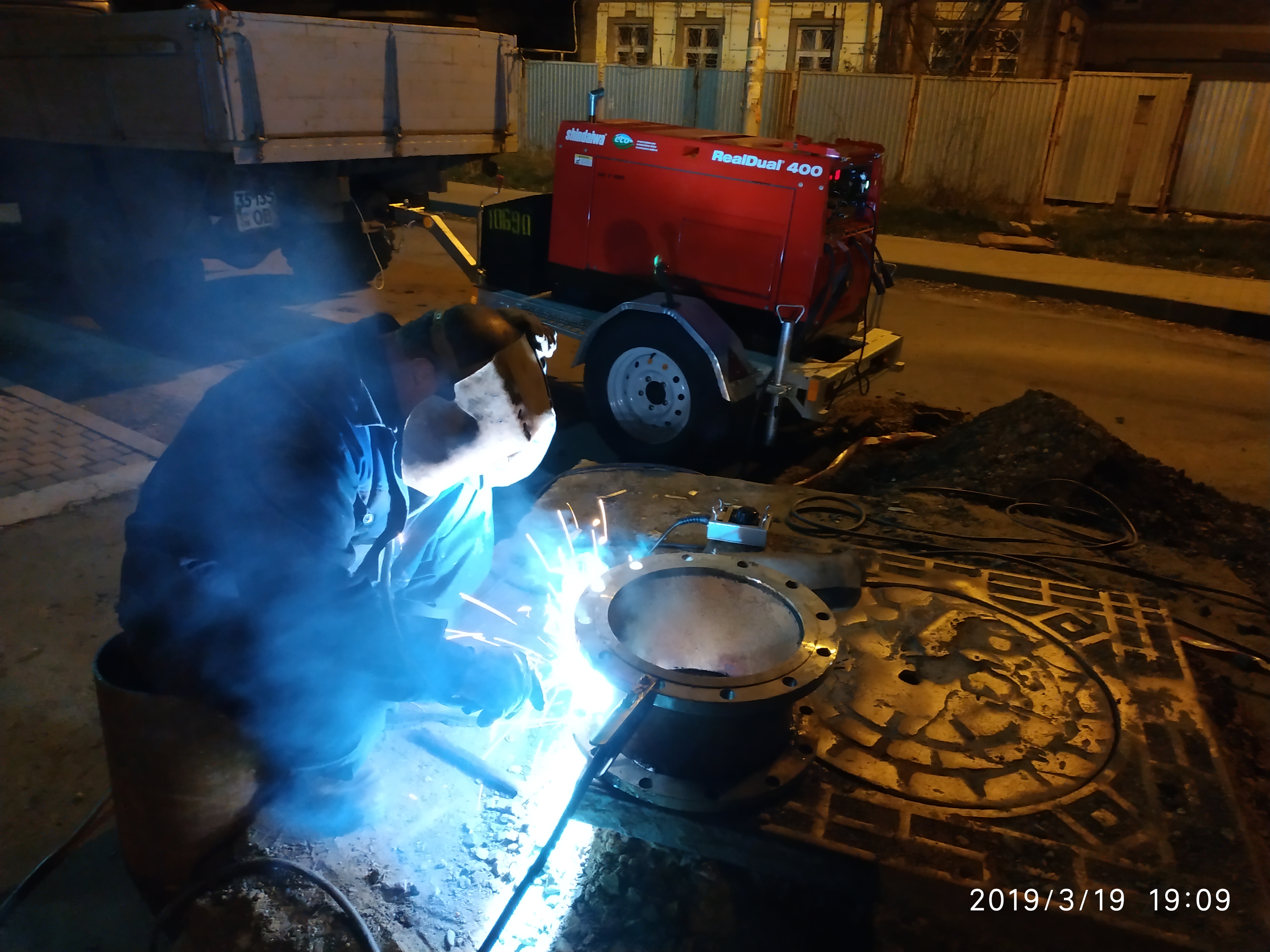 Welder operating in extreme conditions